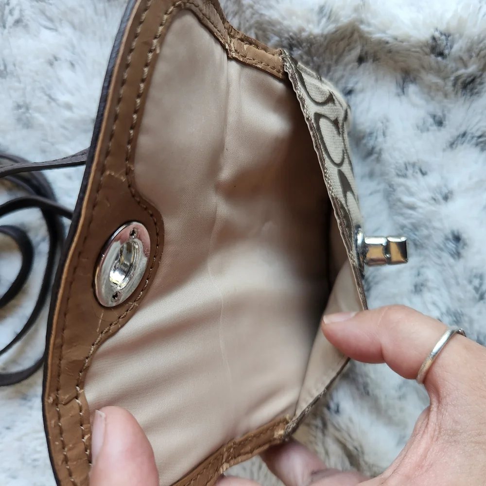 Coach Park Signature Dylan Crossbody Wallet in Brown - Picture 4 of 9